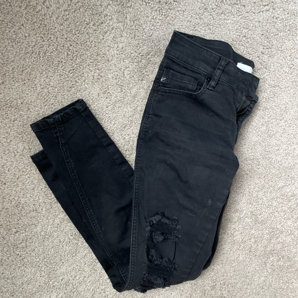KanCan skinny jean with holes